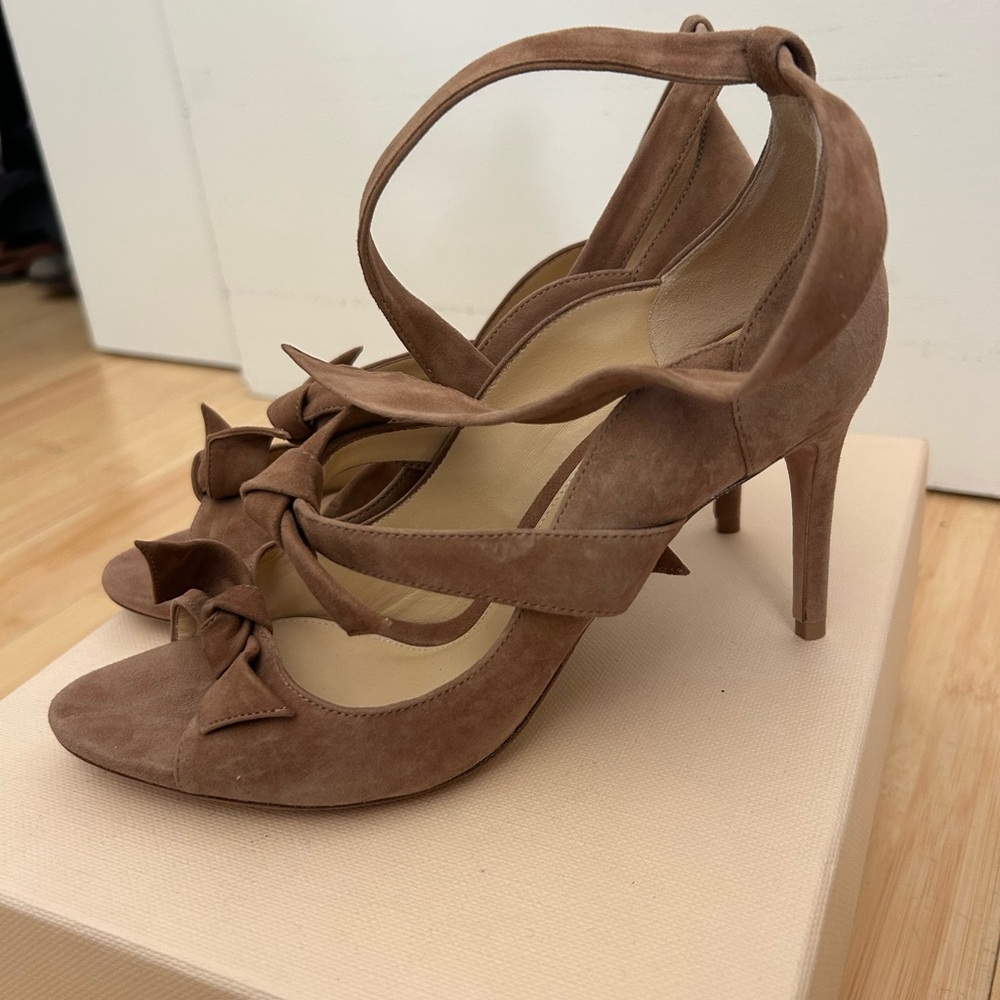 Alexandre Birman Charlotte heels in Light Beige size 38